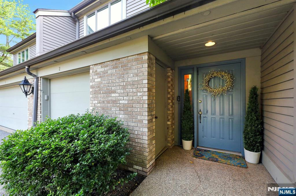 2 Sandburg Court