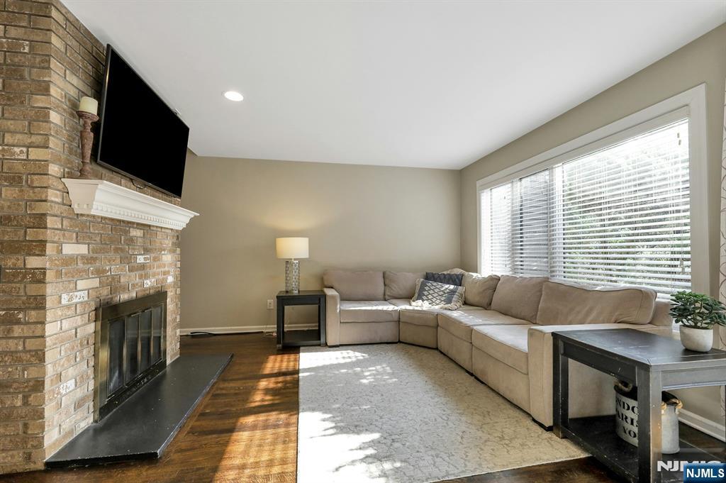 2 Sandburg Court