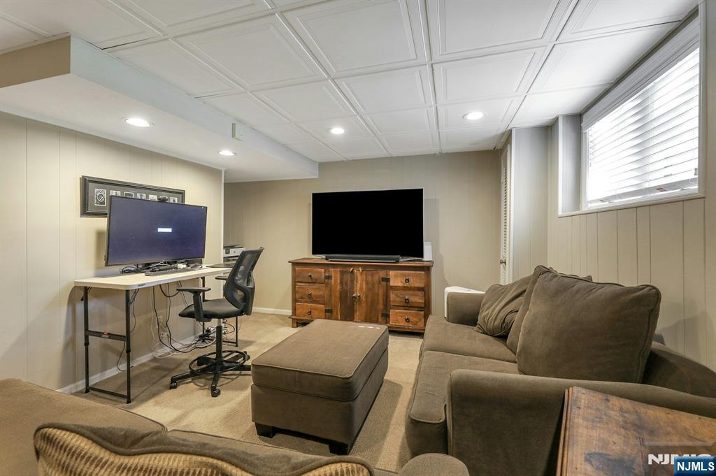 2 Sandburg Court