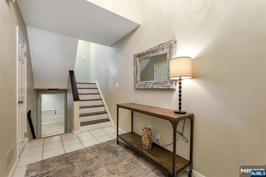 2 Sandburg Court