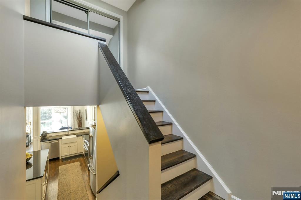 2 Sandburg Court