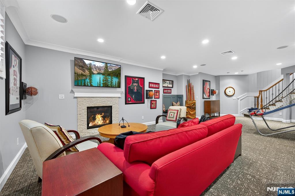 77 Windsor Lane