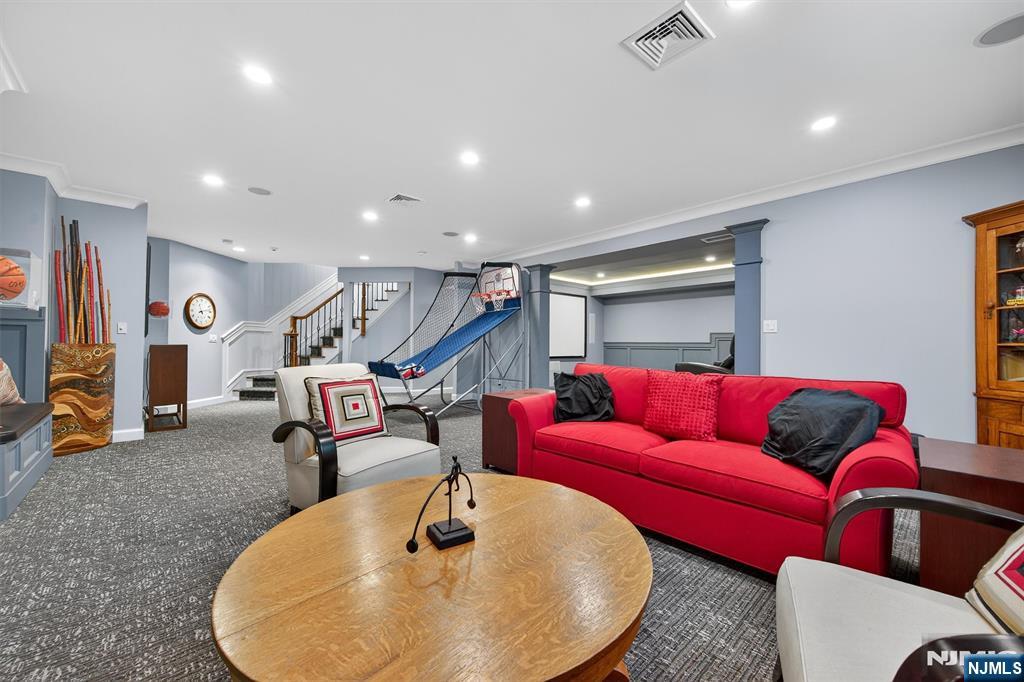 77 Windsor Lane