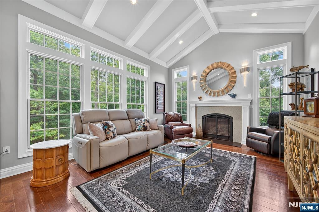 77 Windsor Lane