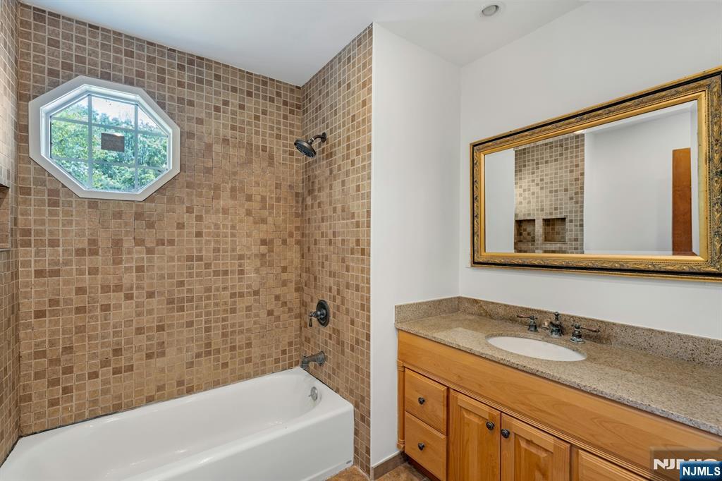 15 Cottage Place #15