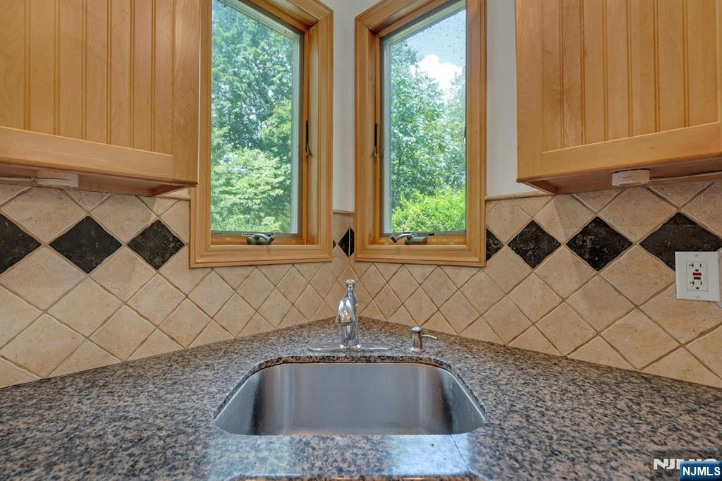 15 Cottage Place #15