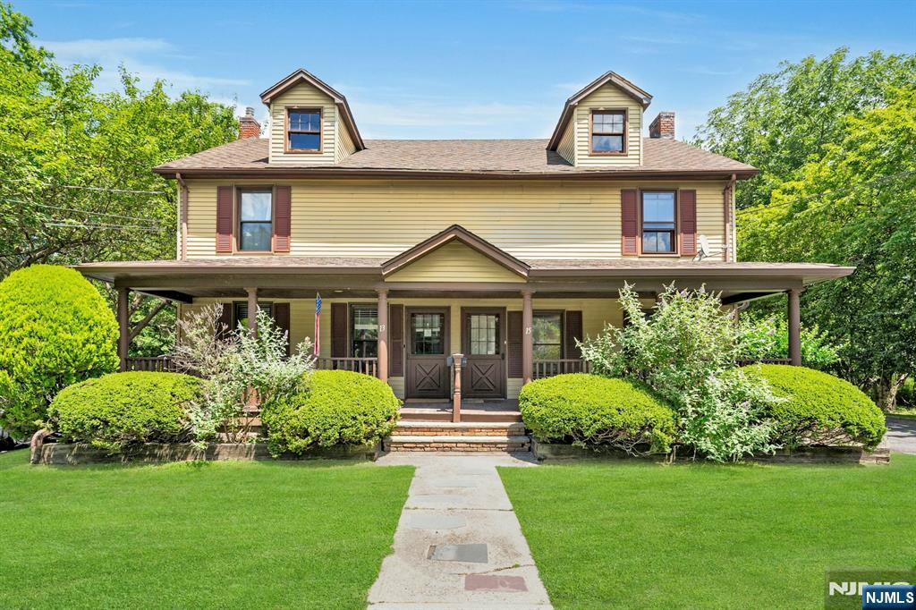 15 Cottage Place #15