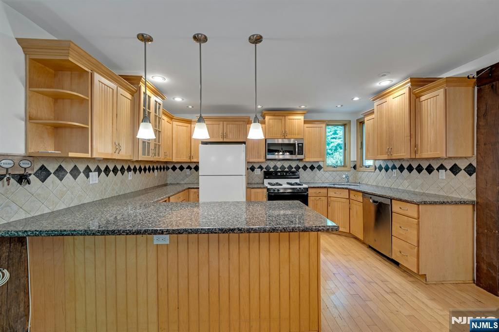 15 Cottage Place #15