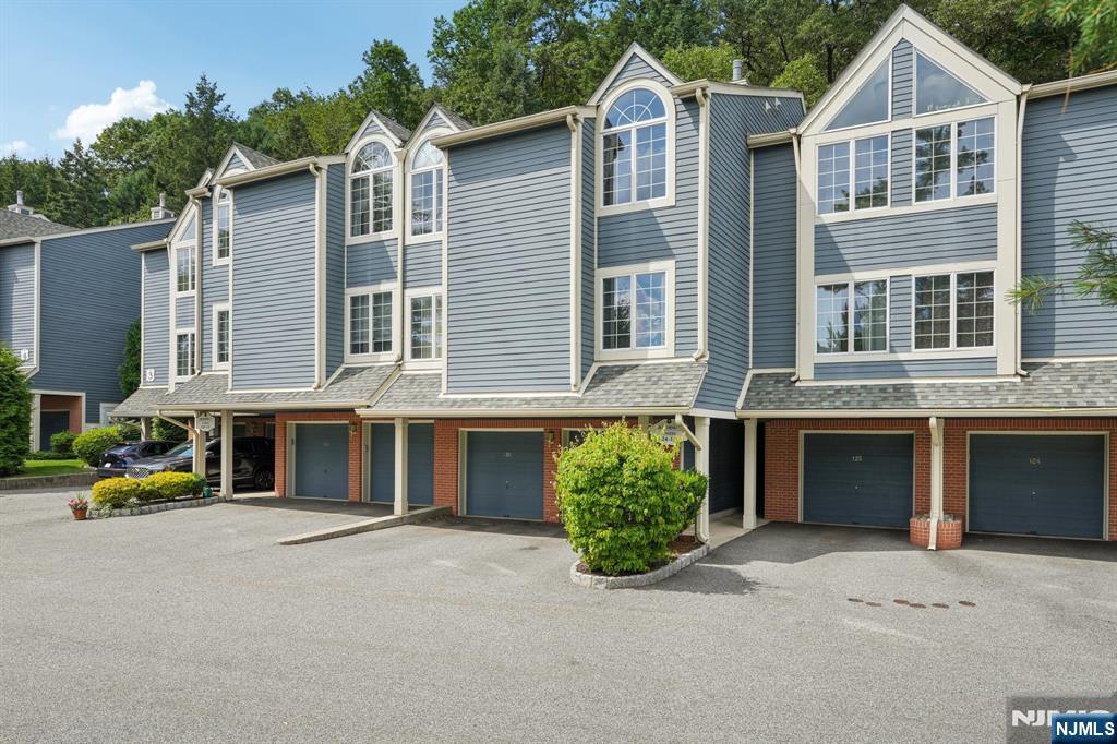 127 Surrey Court 127