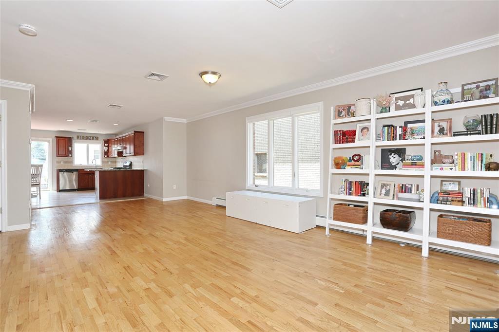 400 Lawton Avenue C0400