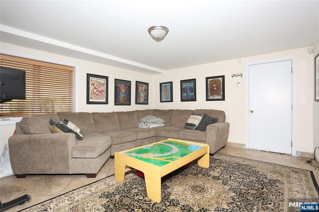 400 Lawton Avenue C0400