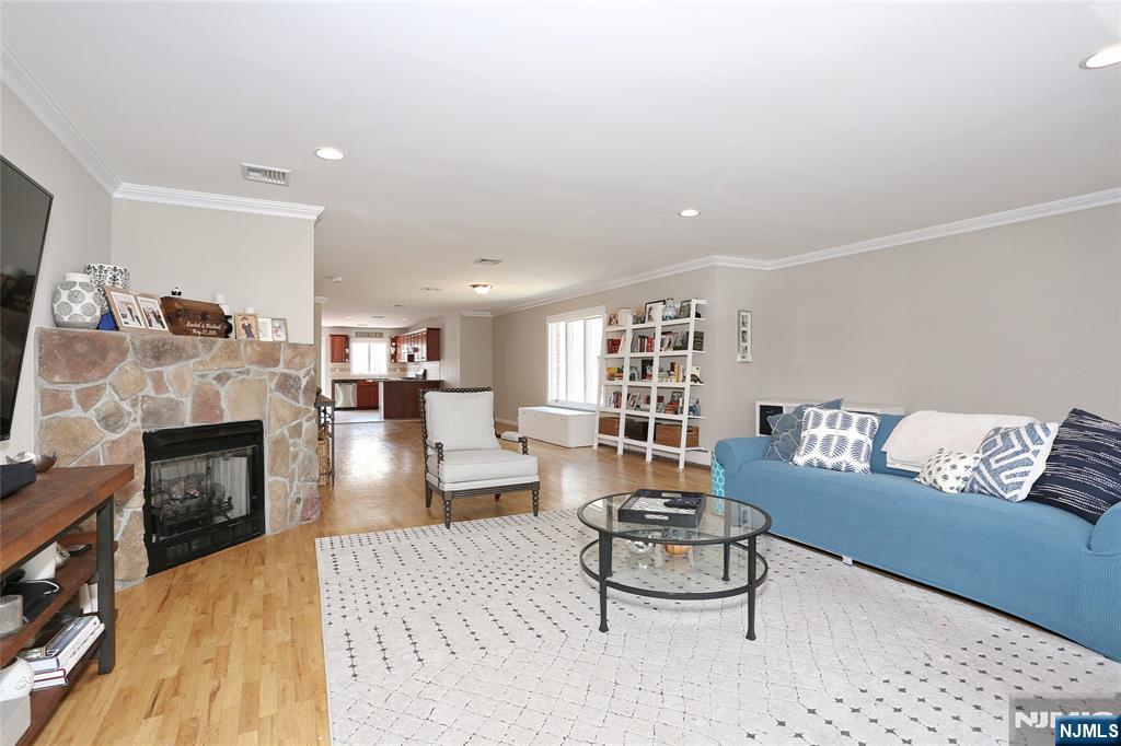 400 Lawton Avenue C0400