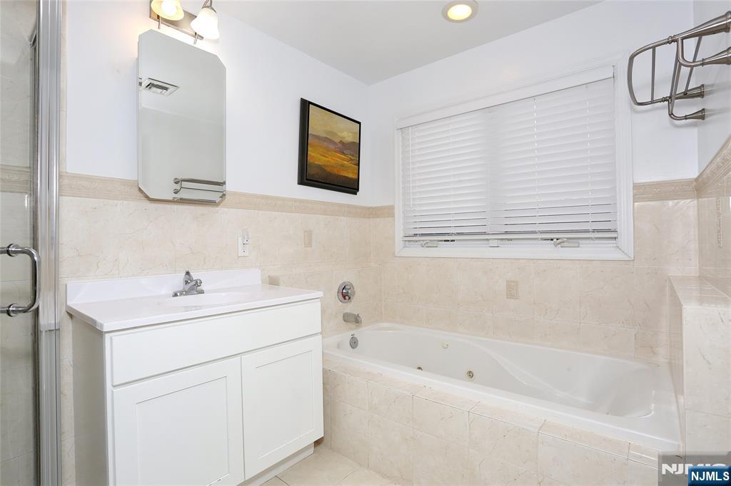 400 Lawton Avenue C0400