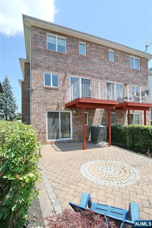 400 Lawton Avenue C0400
