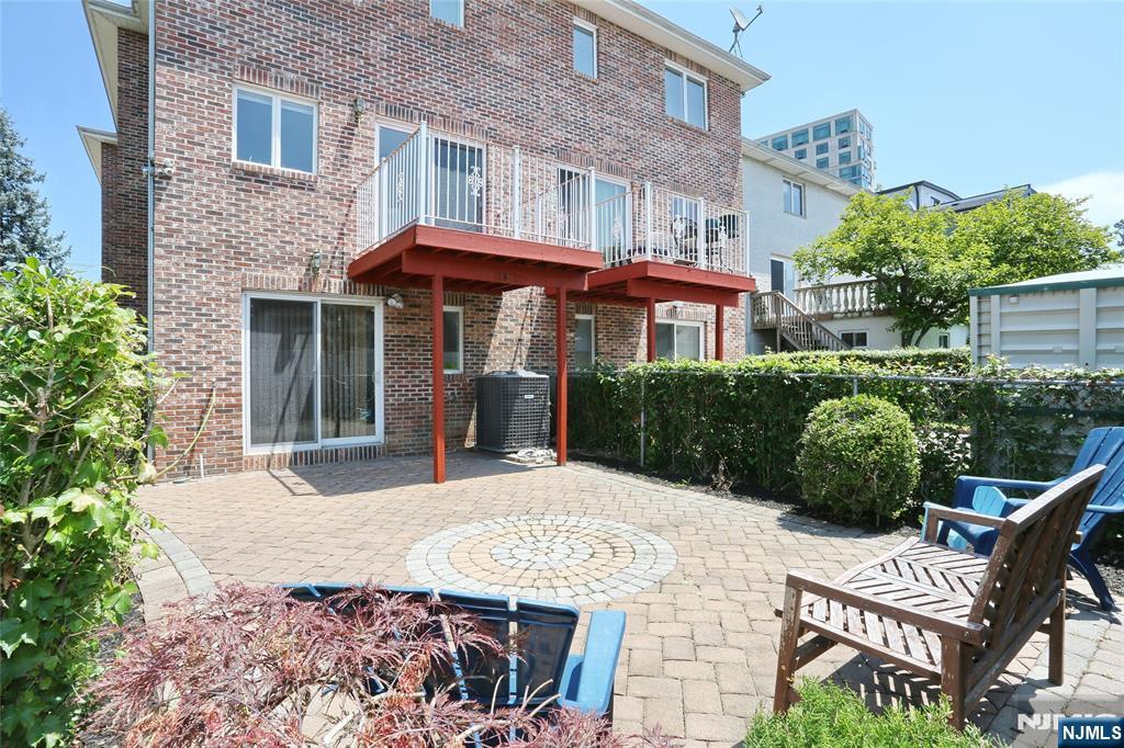 400 Lawton Avenue C0400