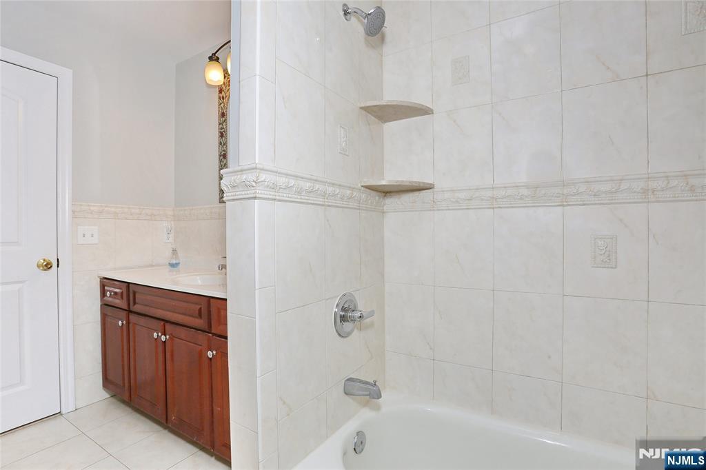 400 Lawton Avenue C0400