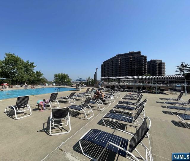 300 Winston Drive 1423