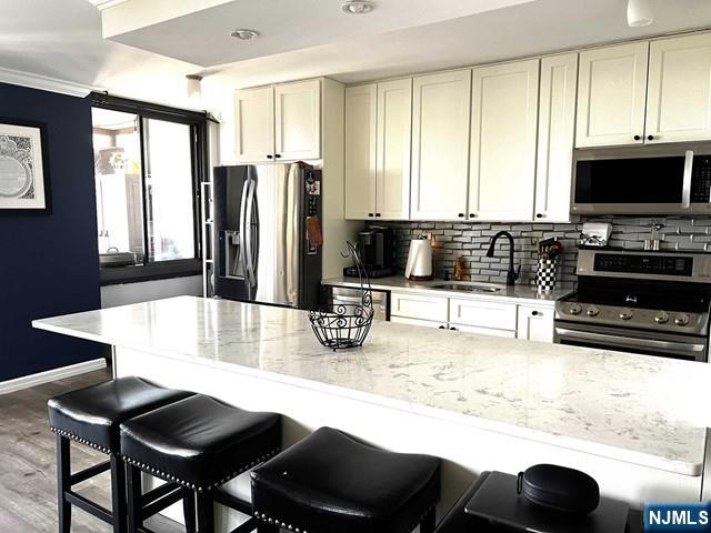 300 Winston Drive 1423