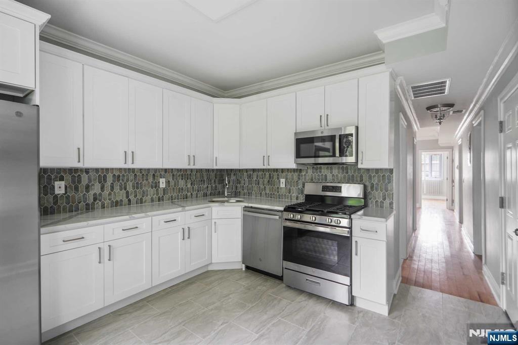71 W 54th Street