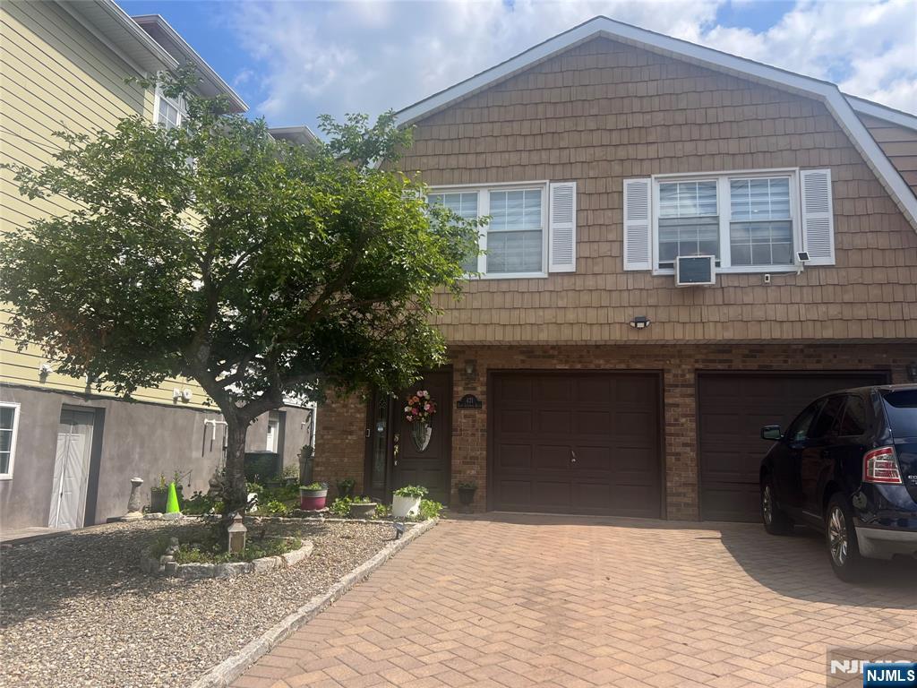421 Central Boulevard 1