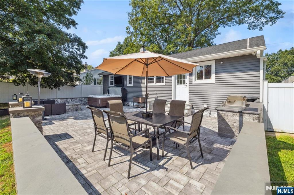 21 Maple Avenue