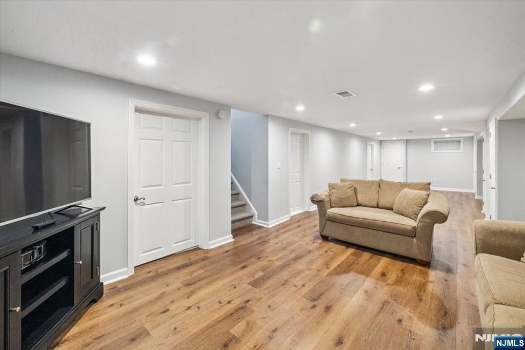 21 Maple Avenue
