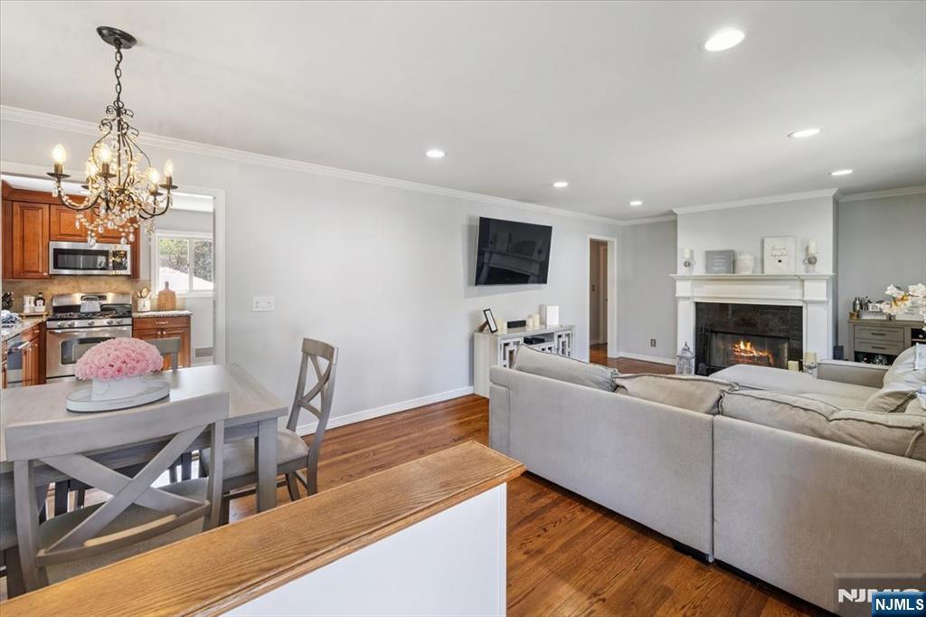 21 Maple Avenue