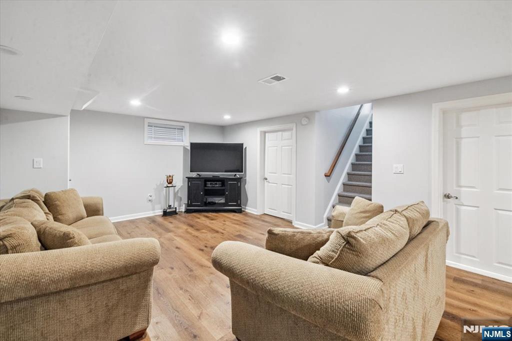 21 Maple Avenue
