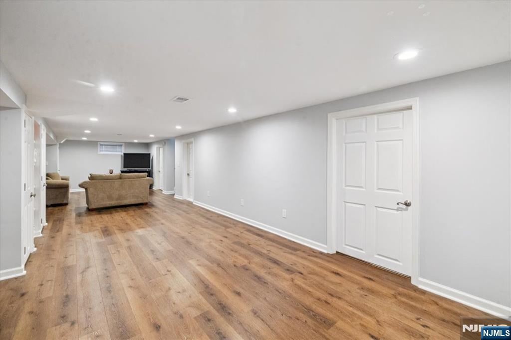 21 Maple Avenue