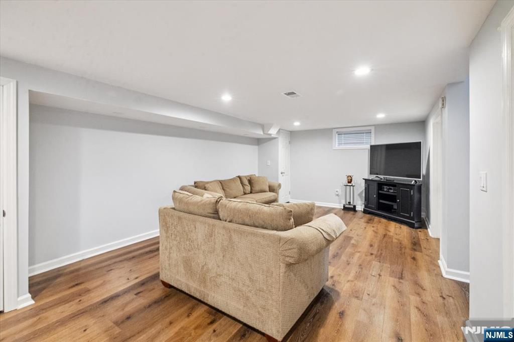 21 Maple Avenue