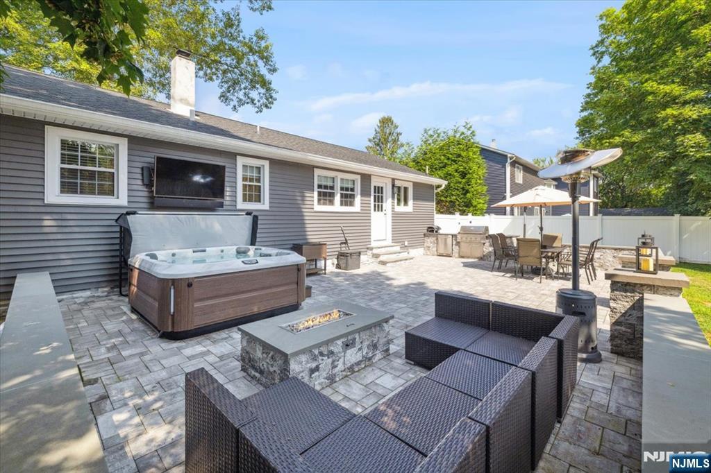 21 Maple Avenue
