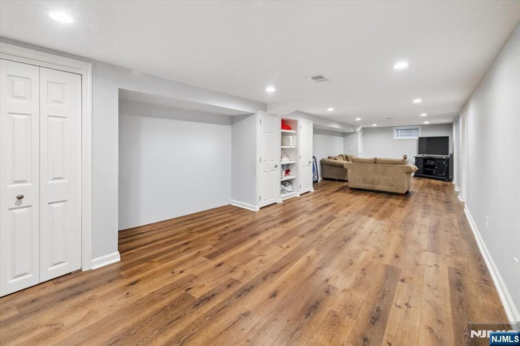 21 Maple Avenue
