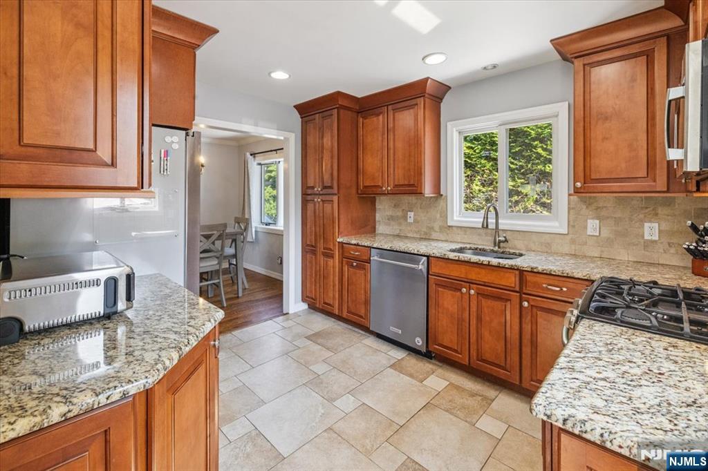 21 Maple Avenue
