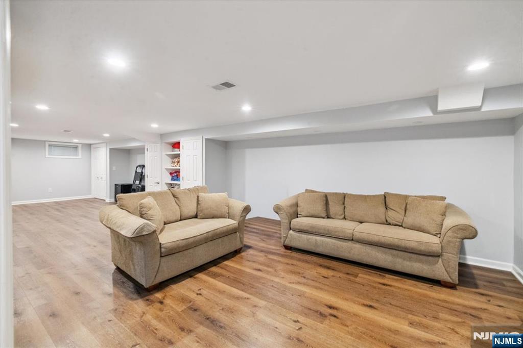 21 Maple Avenue