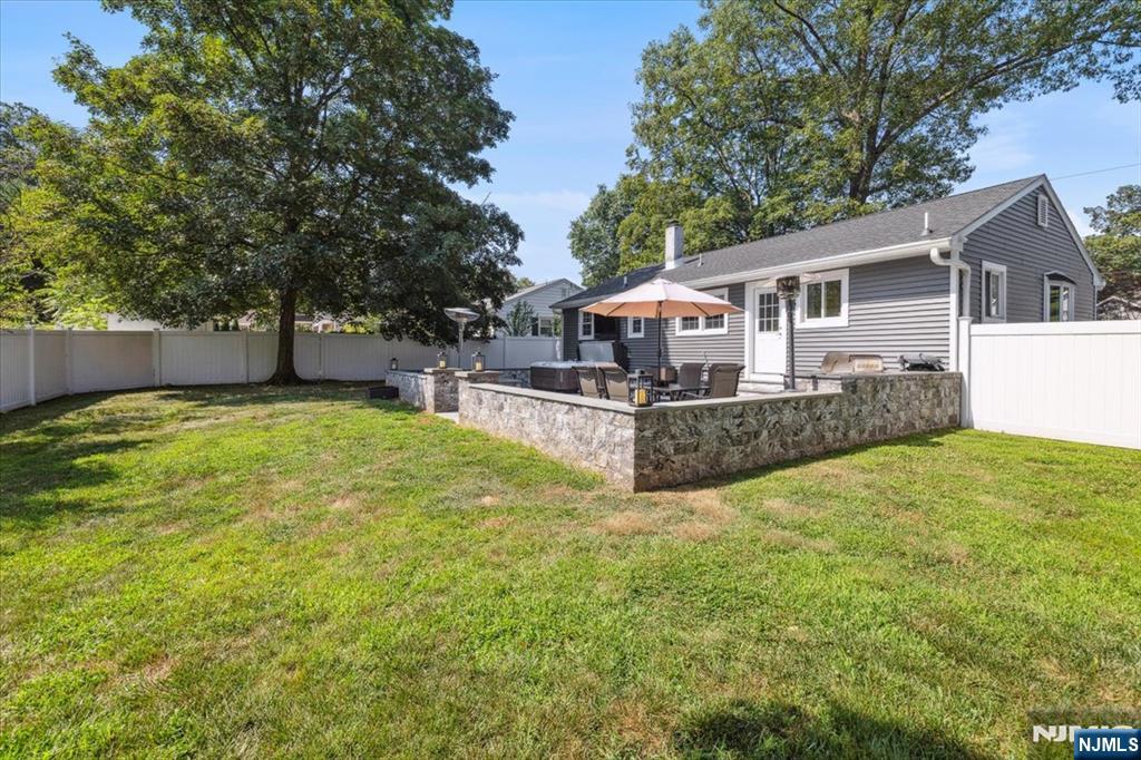 21 Maple Avenue