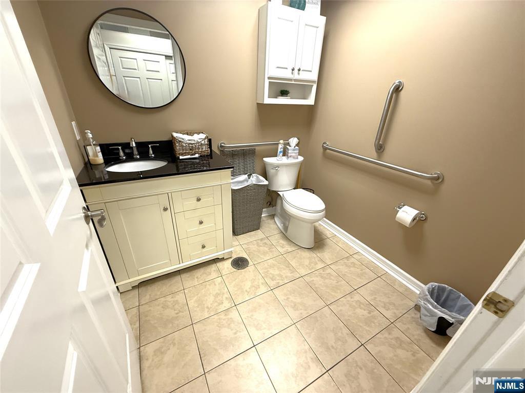 55 E Plaza 102