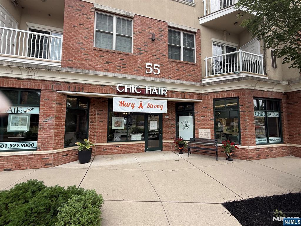 55 E Plaza 102