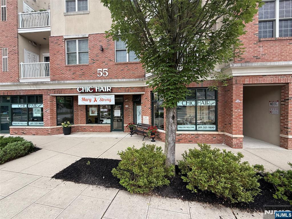 55 E Plaza 102