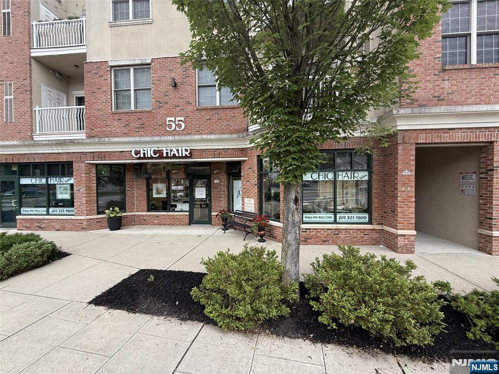 55 E Plaza 102
