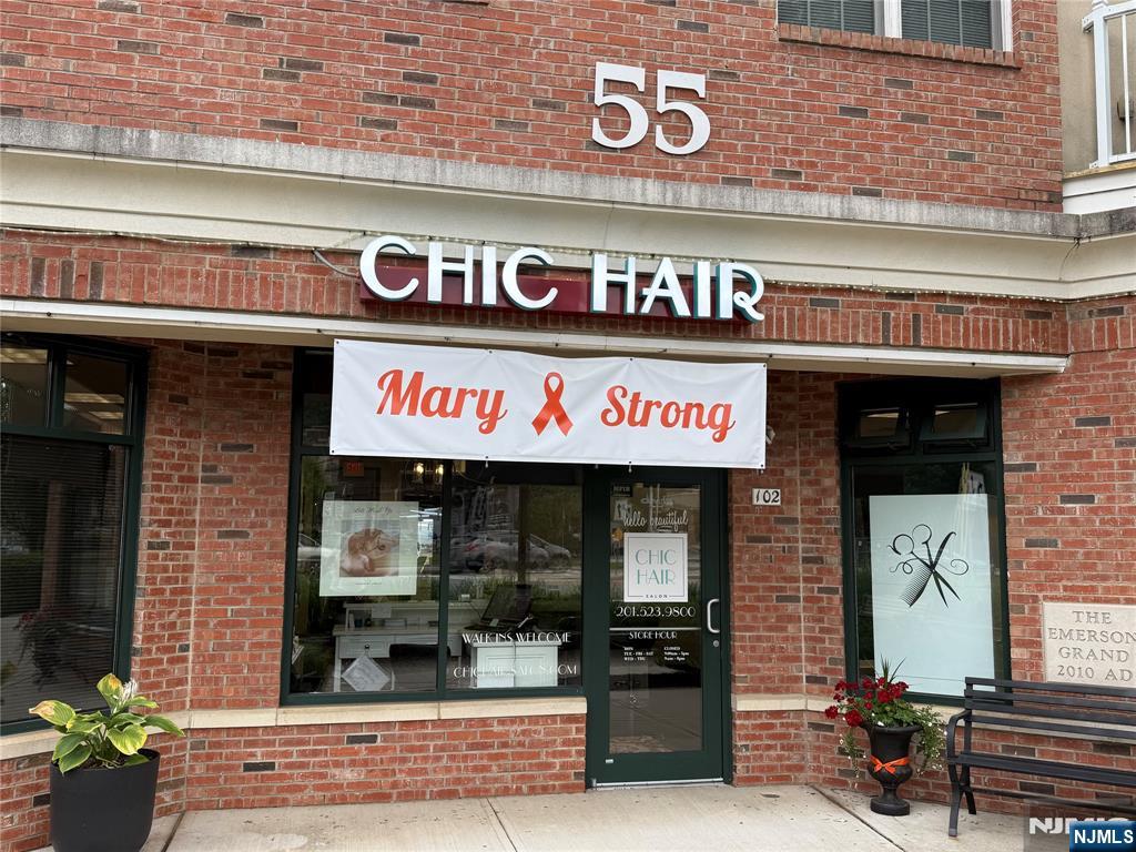 55 E Plaza 102