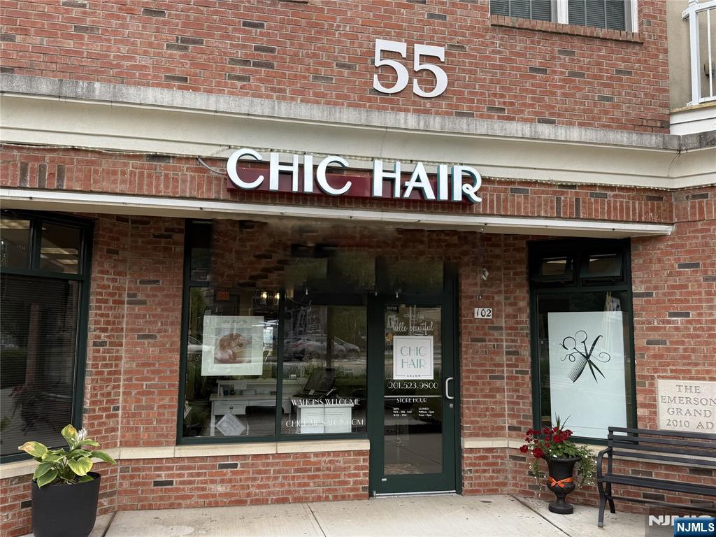 55 E Plaza 102