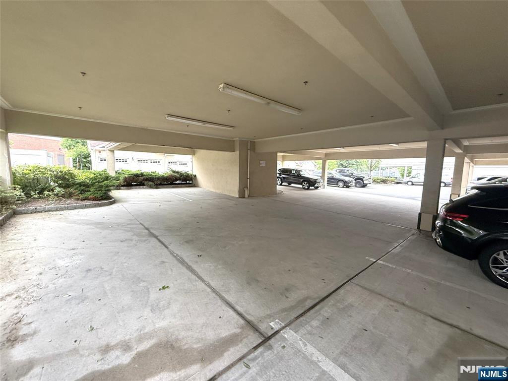 55 E Plaza 102