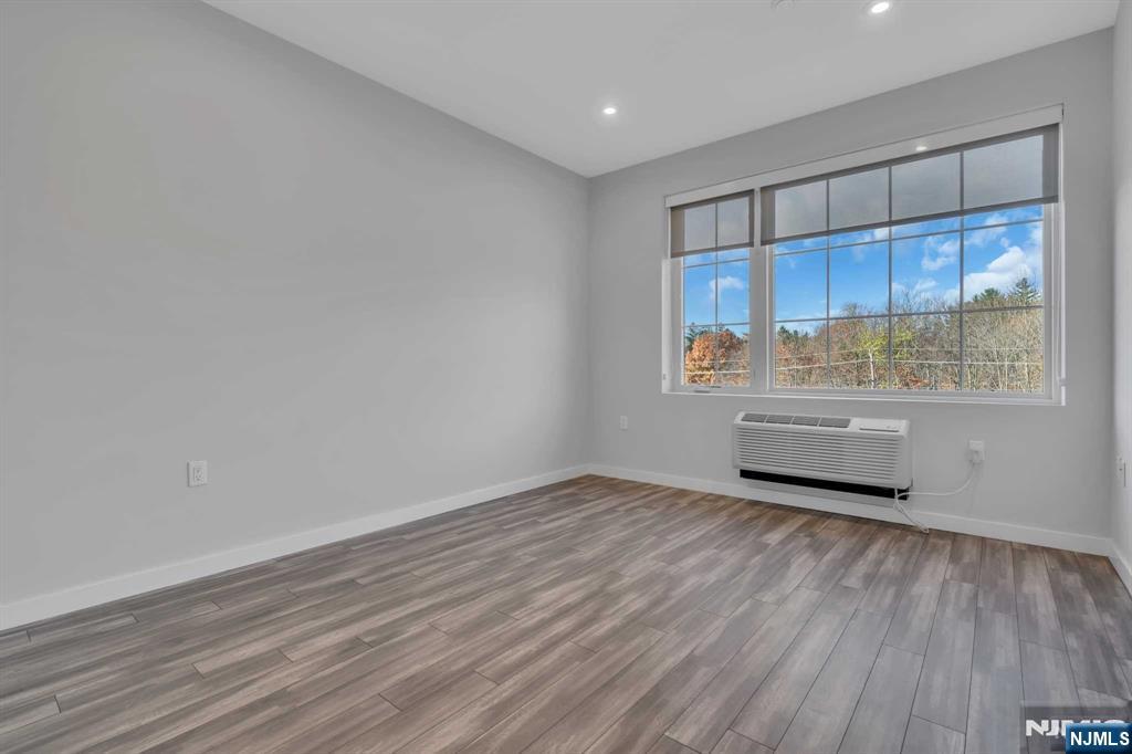 62 Broadway 305