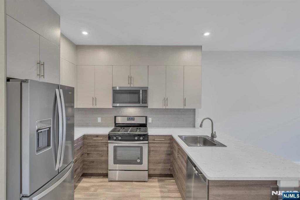 62 Broadway 305