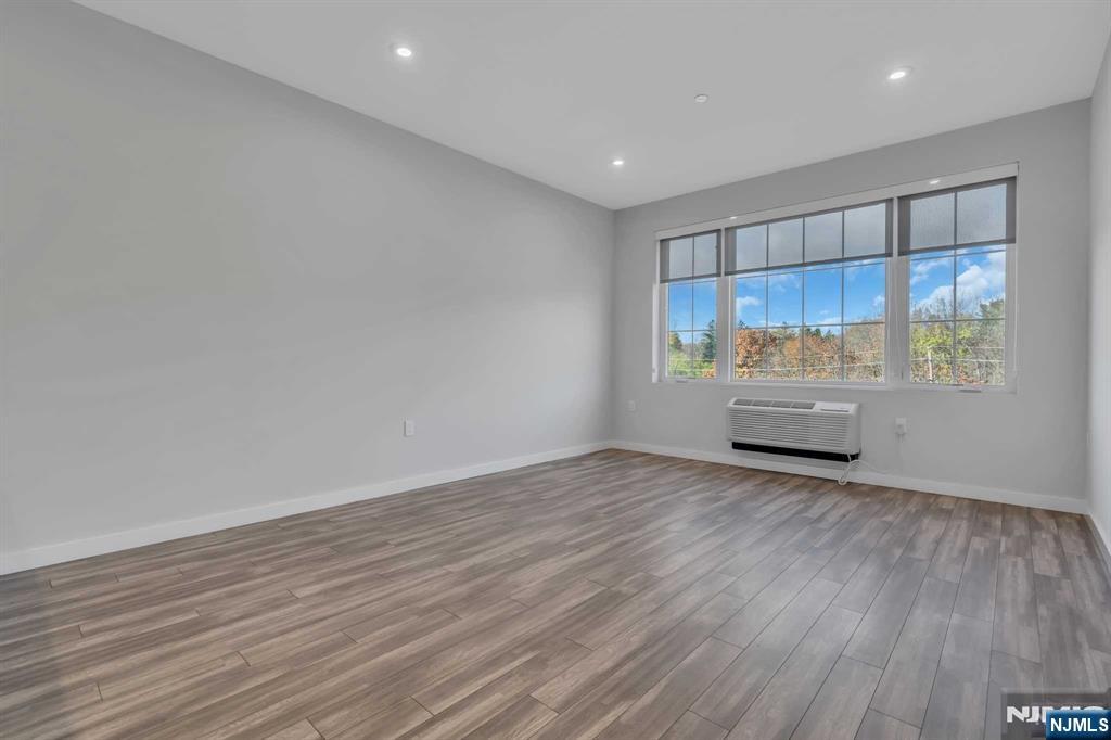 62 Broadway 305