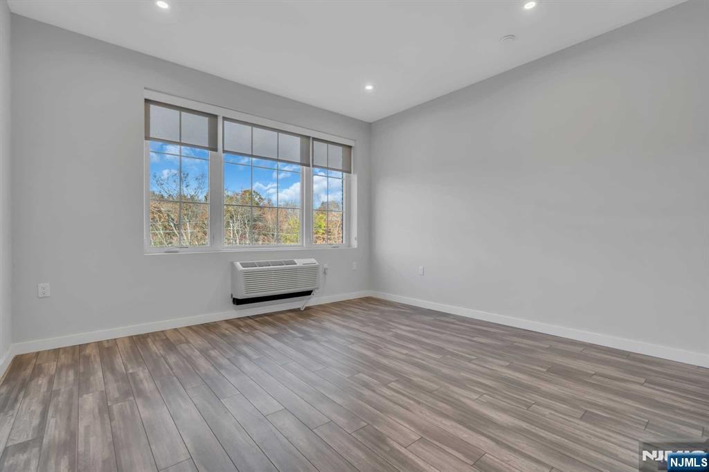 62 Broadway 305