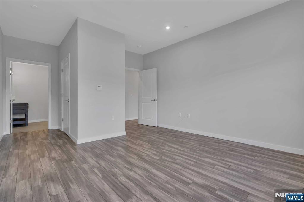 62 Broadway 305