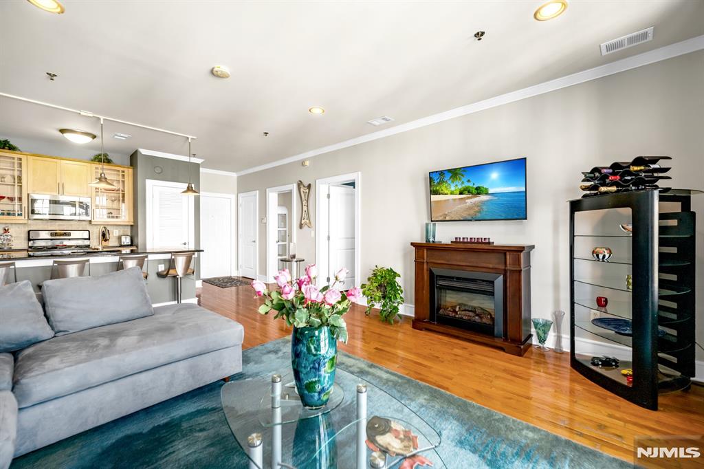 904 Jefferson Street 6C