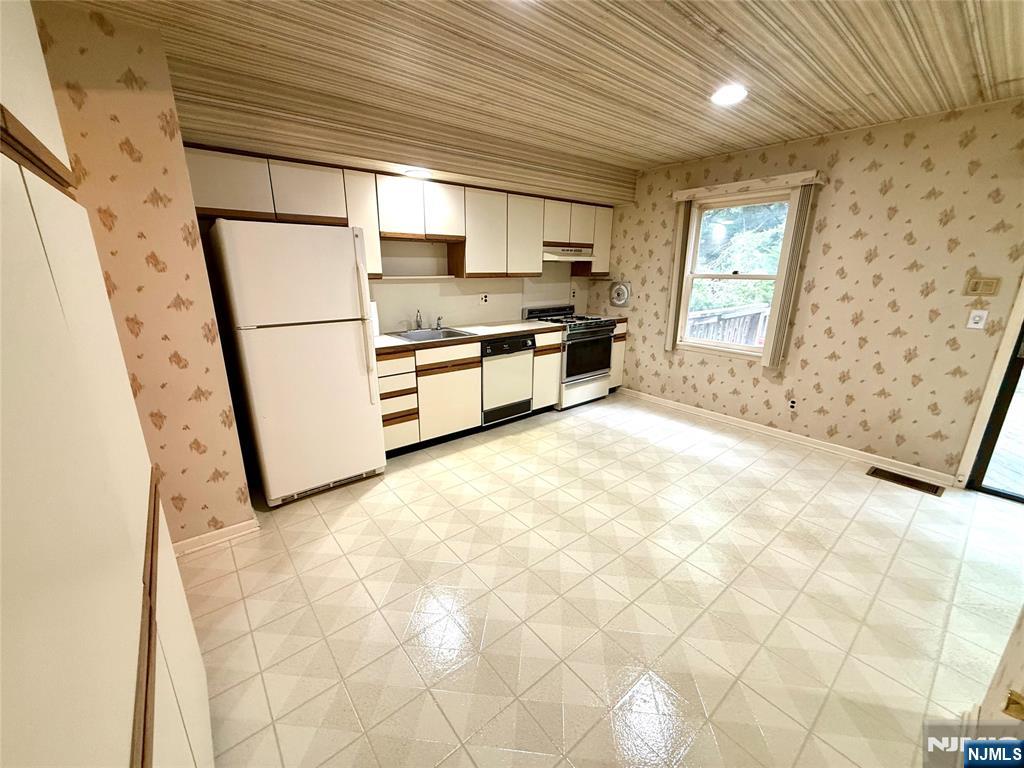 146 Garside Avenue 5