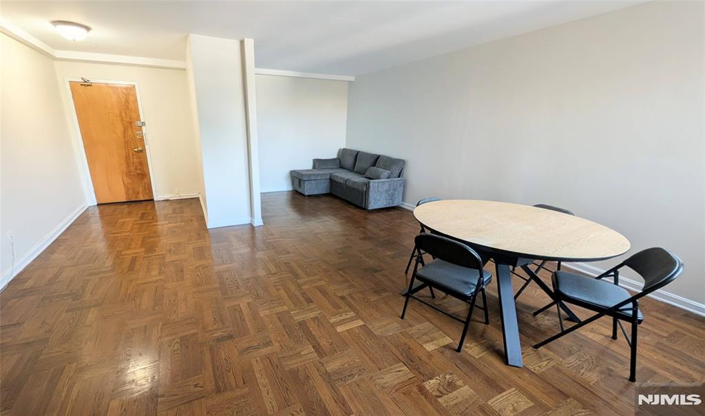 208 Anderson Street S5D